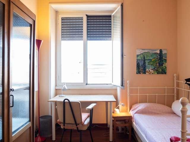 Stanza in affitto in appartamento con 3 camere da letto a Roma
