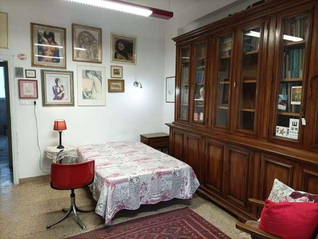 Stanza in affitto in appartamento con 3 camere da letto a Romito, Firenze