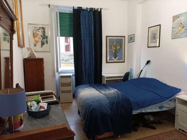 Stanza in affitto in appartamento con 3 camere da letto a Romito, Firenze