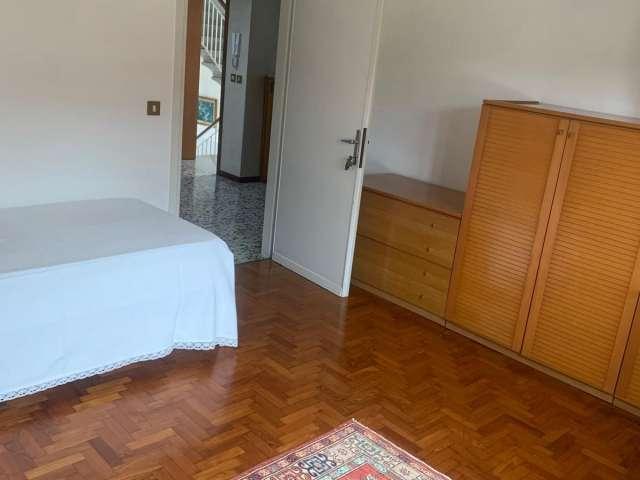 Stanza in affitto in appartamento con 4 camere da letto a Curnasco, Bergamo