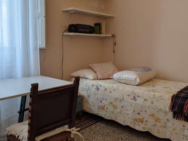 Stanza in affitto in appartamento con 4 camere da letto a Firenze