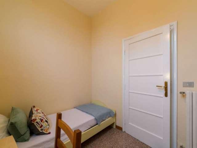 Stanza in affitto in appartamento con 4 camere da letto a Firenze