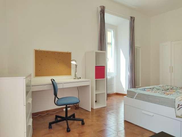 Stanza in affitto in appartamento con 4 camere da letto a Firenze