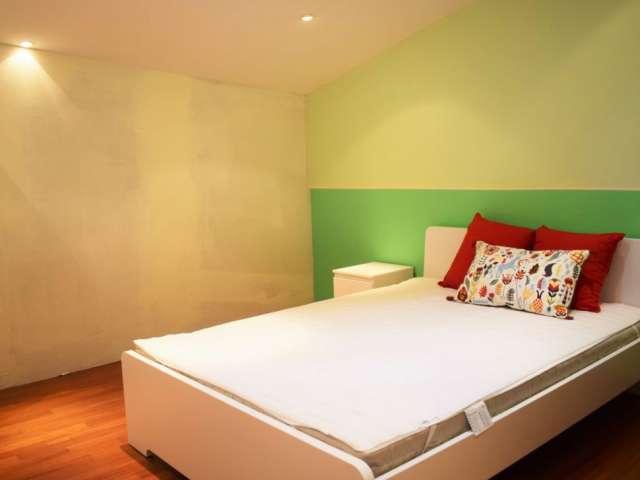 Stanza in affitto in appartamento con 4 camere da letto a Firenze