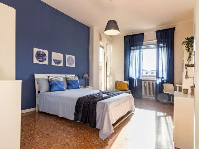 Stanza in affitto in appartamento con 4 camere da letto a San Salvario, Torino