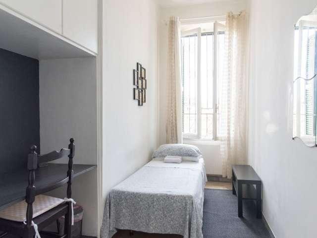 Stanza in affitto in appartamento con 4 camere da letto a Trieste / Nomentano