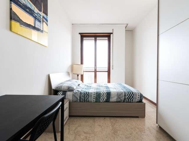 Stanza in affitto in appartamento con 5 camere da letto a Corvetto