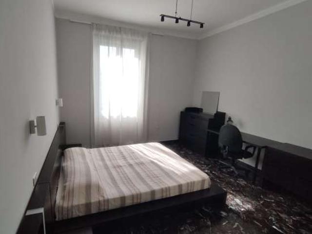 Stanza in affitto in appartamento con 5 camere da letto a Castelletto, Genova