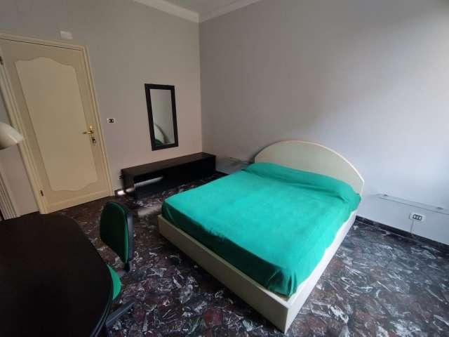 Stanza in affitto in appartamento con 5 camere da letto a Castelletto, Genova