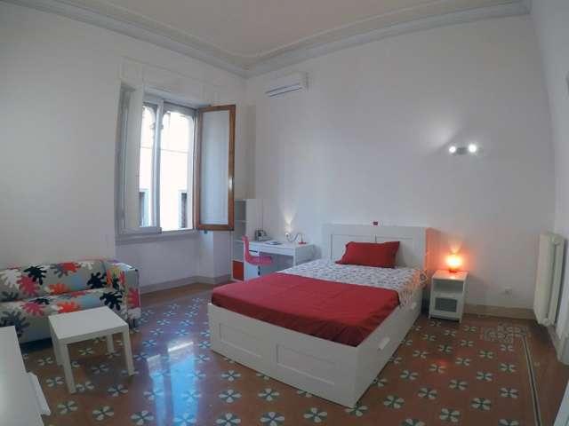 Stanza in affitto in appartamento con 5 camere da letto a Firenze