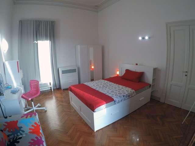 Stanza in affitto in appartamento con 5 camere da letto a Firenze