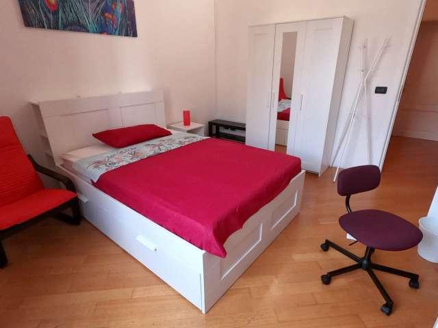 Stanza in affitto in appartamento con 5 camere da letto a Firenze