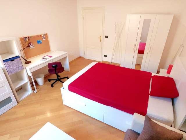 Stanza in affitto in appartamento con 5 camere da letto a Firenze