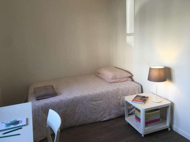 Stanza in affitto in appartamento con 5 camere da letto a Padova