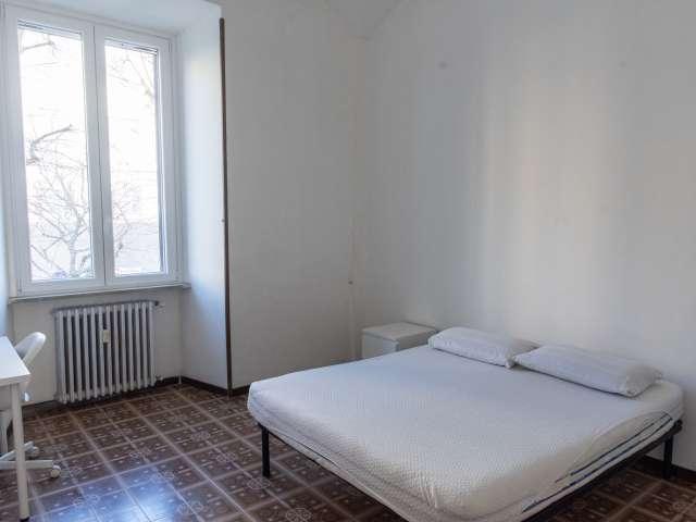 Stanza in affitto in appartamento con 5 camere da letto a Roma