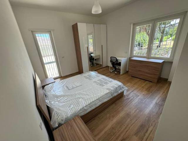 Stanza in affitto in appartamento con 5 camere da letto a Roma, Roma