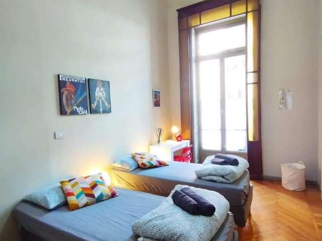 Stanza in affitto in appartamento con 6 camere da letto nel Quadrilatero, Torino