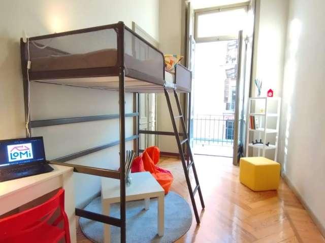 Stanza in affitto in appartamento con 6 camere da letto nel Quadrilatero, Torino