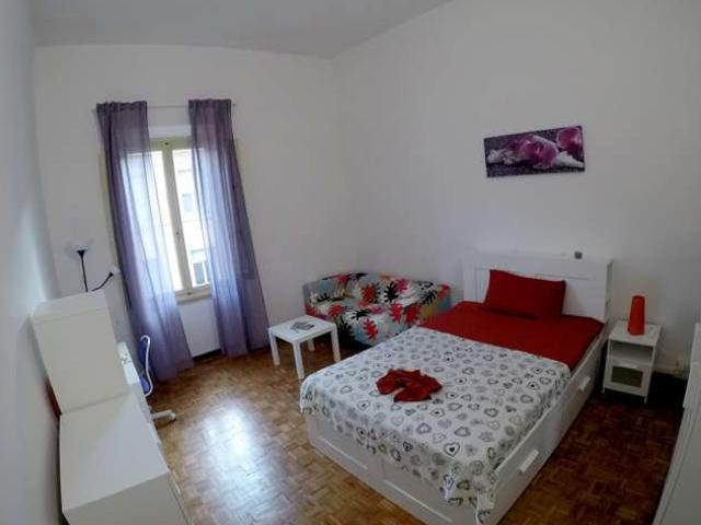 Stanza in affitto in appartamento con 6 camere da letto a Firenze