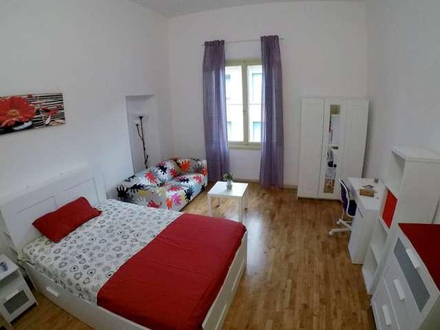 Stanza in affitto in appartamento con 6 camere da letto a Firenze