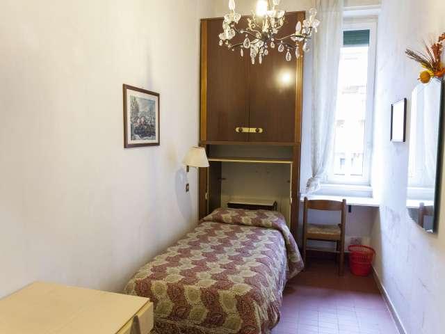Stanza in affitto in appartamento con 6 camere da letto a Nomentano, Roma