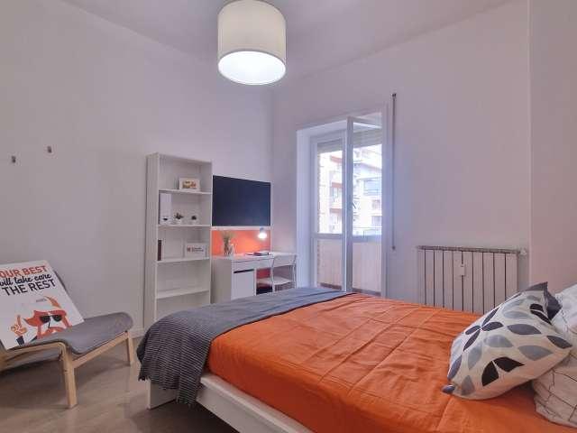Stanza in affitto in appartamento con 6 camere da letto a Roma