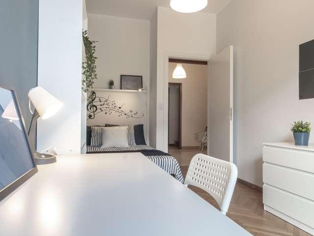 Stanza in affitto in appartamento con 6 camere da letto a Torino