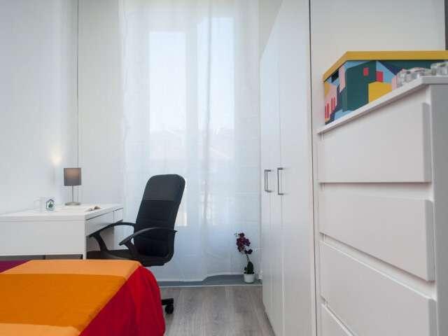 Stanza in affitto in appartamento con 6 camere da letto in Campidoglio, Torino