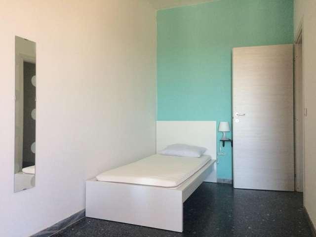 Stanza in affitto in appartamento con 7 camere da letto a Cagliari