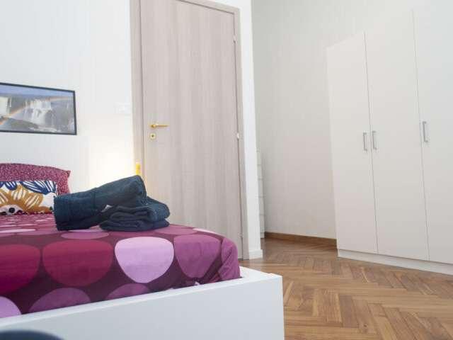 Stanza in affitto in appartamento con 7 camere da letto a Torino