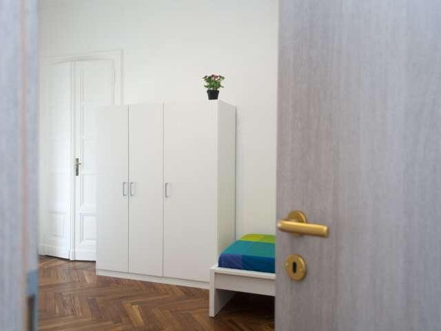 Stanza in affitto in appartamento con 7 camere da letto in Campidoglio, Torino