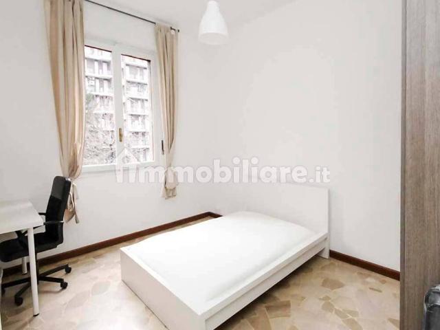 Stanza in affitto in appartamento largo Cavalieri di Malta, Milano