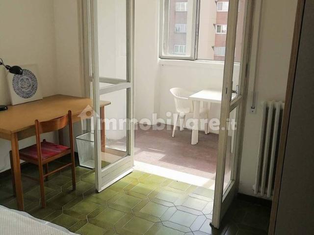 Stanza in affitto in appartamento via Benjamin Constant, Milano