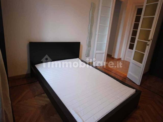 Stanza in affitto in appartamento via Bernina, Milano