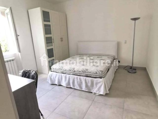 Stanza in affitto in appartamento via Carlo Stuparich, Brescia