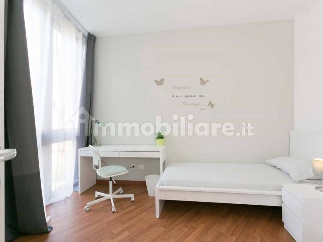 Stanza in affitto in appartamento via Gavirate, Milano