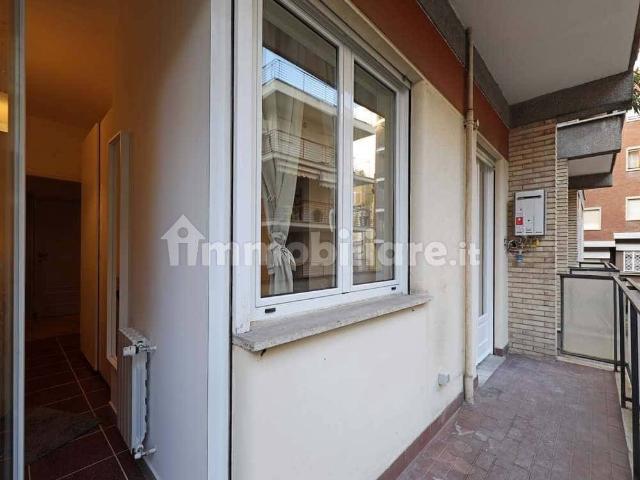 Stanza in affitto in appartamento via Homs, Roma