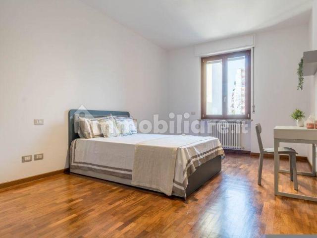 Stanza in affitto in appartamento via Luciano Zuccoli, Milano