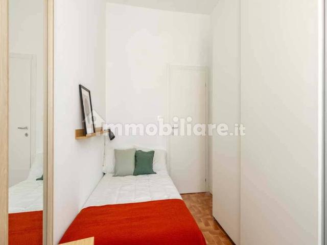 Stanza in affitto in appartamento via Luigi Scrosati, Milano