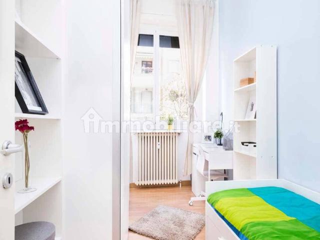 Stanza in affitto in appartamento via Legnone, Milano