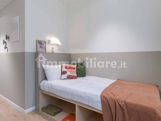 Stanza in affitto in appartamento via Lepontina, Milano