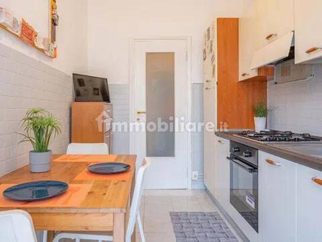 Stanza in affitto in appartamento via Lorenteggio, 31, Milano