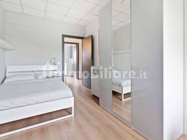 Stanza in affitto in appartamento via Privata Deruta, Milano