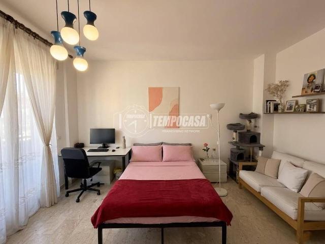Stanza in affitto in appartamento via Ronchi 39, Milano