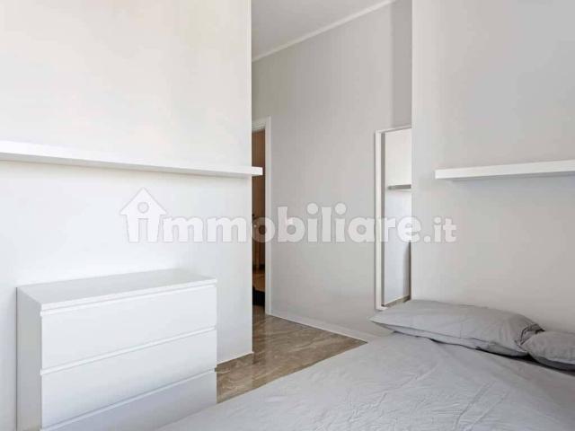 Stanza in affitto in appartamento via Ronchi, Milano