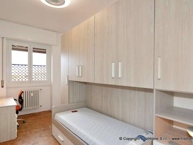 Stanza in affitto in appartamento via Savona, Milano