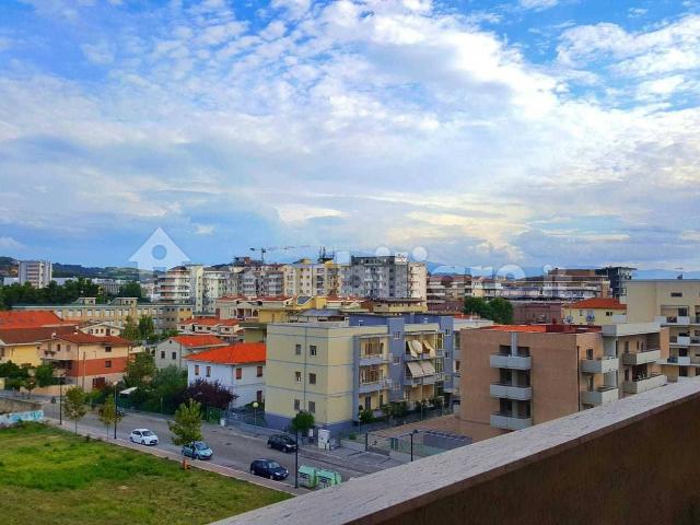 Stanza in affitto in appartamento via Socrate 12, Pescara