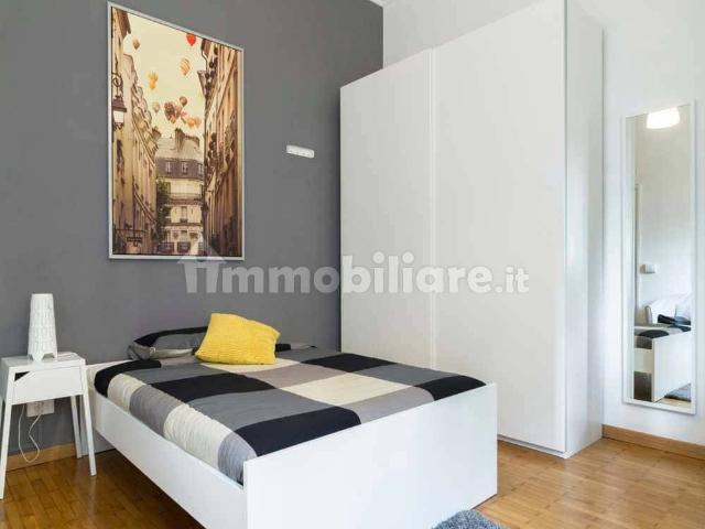 Stanza in affitto in appartamento via Tarquinio Prisco, Milano