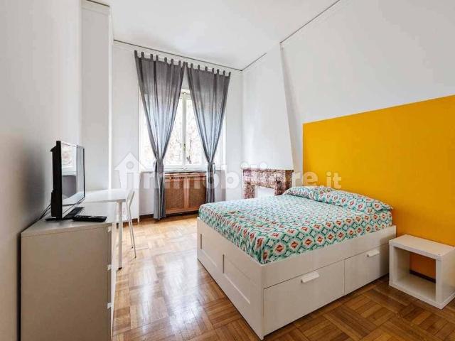 Stanza in affitto in appartamento viale Caldara, Milano
