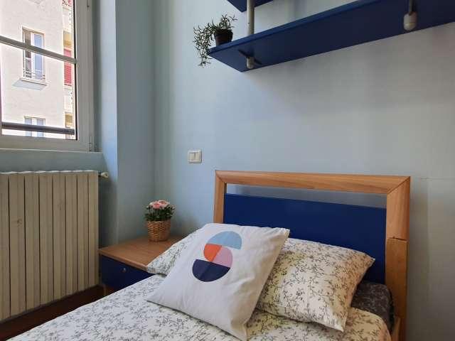 Stanza in affitto in camera condivisa, appartamento con 2 camere da letto, Milano
